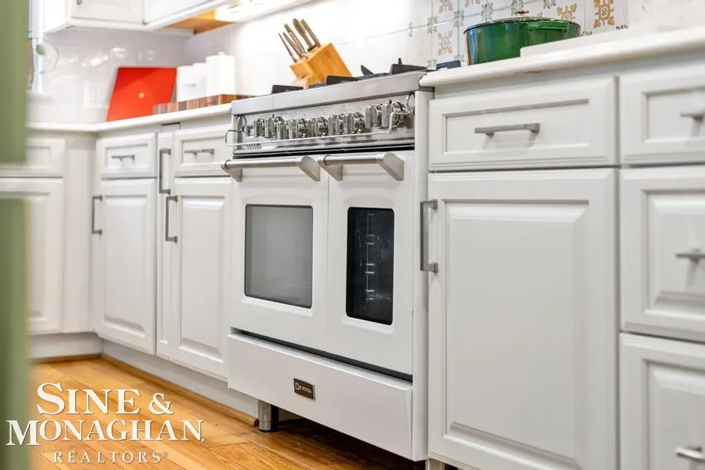 565 Lochmoor Boulevard Grosse Pointe Woods City, MI 48236