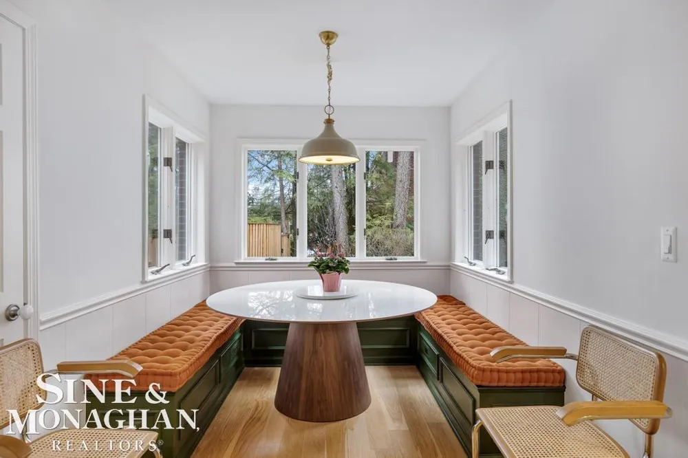 565 Lochmoor Boulevard Grosse Pointe Woods City, MI 48236