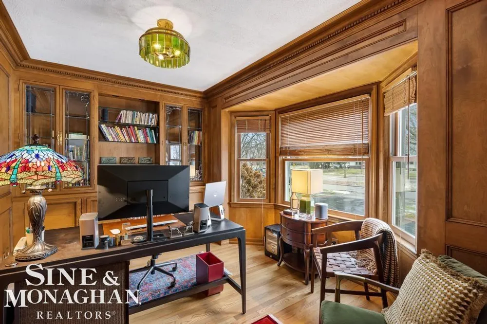 565 Lochmoor Boulevard Grosse Pointe Woods City, MI 48236