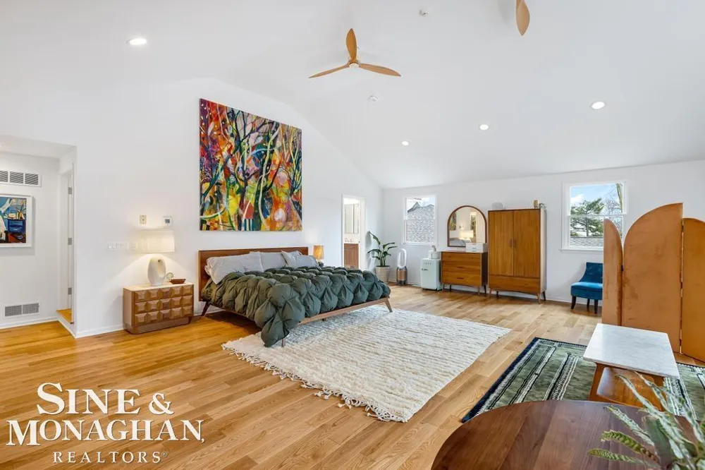565 Lochmoor Boulevard Grosse Pointe Woods City, MI 48236