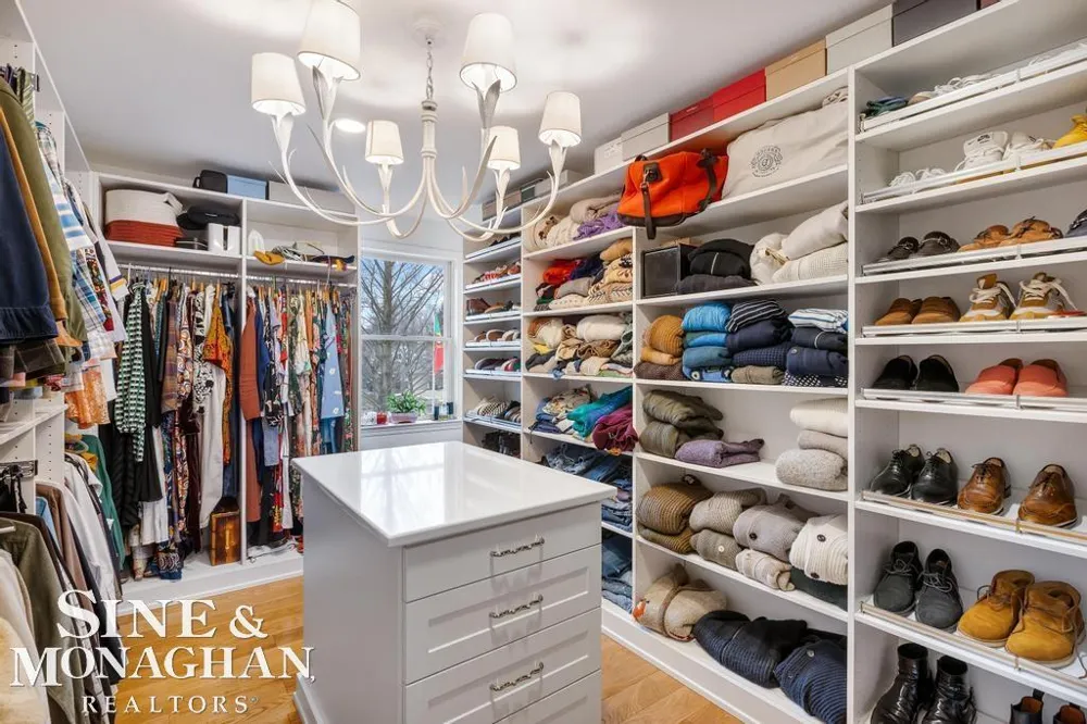 565 Lochmoor Boulevard Grosse Pointe Woods City, MI 48236