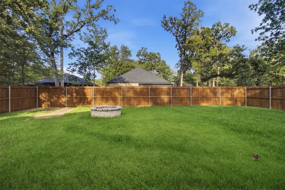 108 Parkside Drive Trinidad, TX 75163