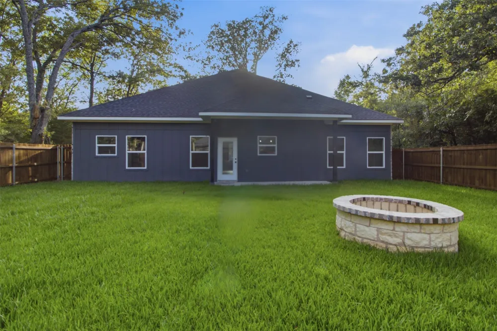 108 Parkside Drive Trinidad, TX 75163