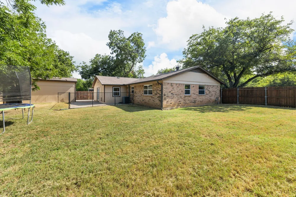 2801 Rosebud Lane Richland Hills, TX 76118