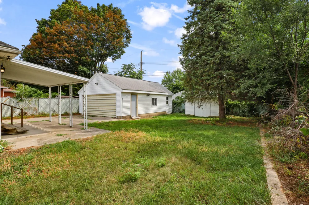 3815 Walton Drive Lansing, MI 48910