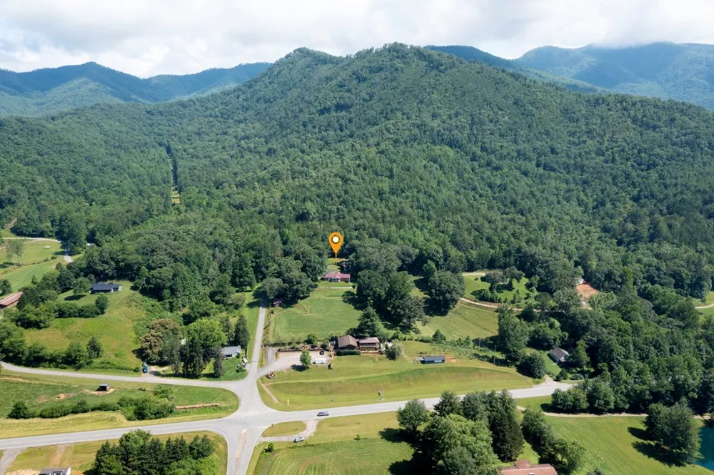 16 Lois Lane Hayesville, NC 28904