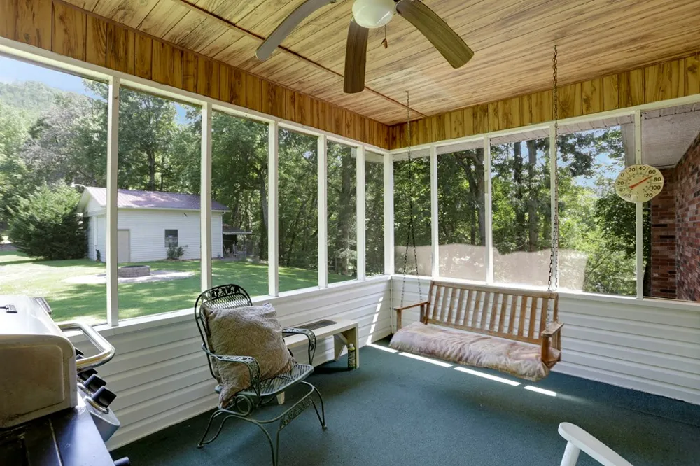 16 Lois Lane Hayesville, NC 28904