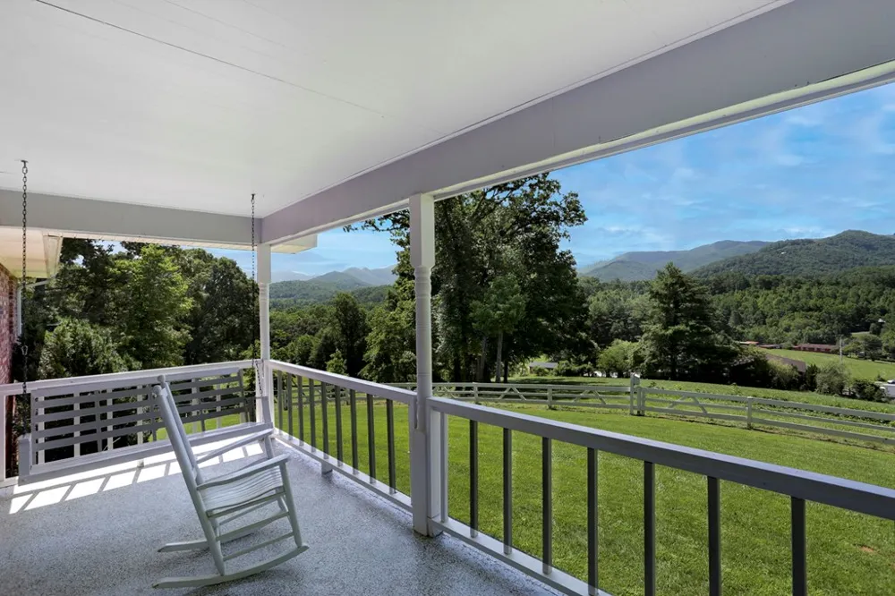 16 Lois Lane Hayesville, NC 28904