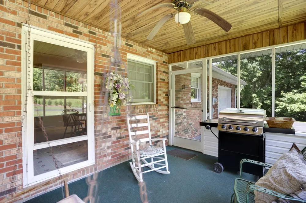 16 Lois Lane Hayesville, NC 28904