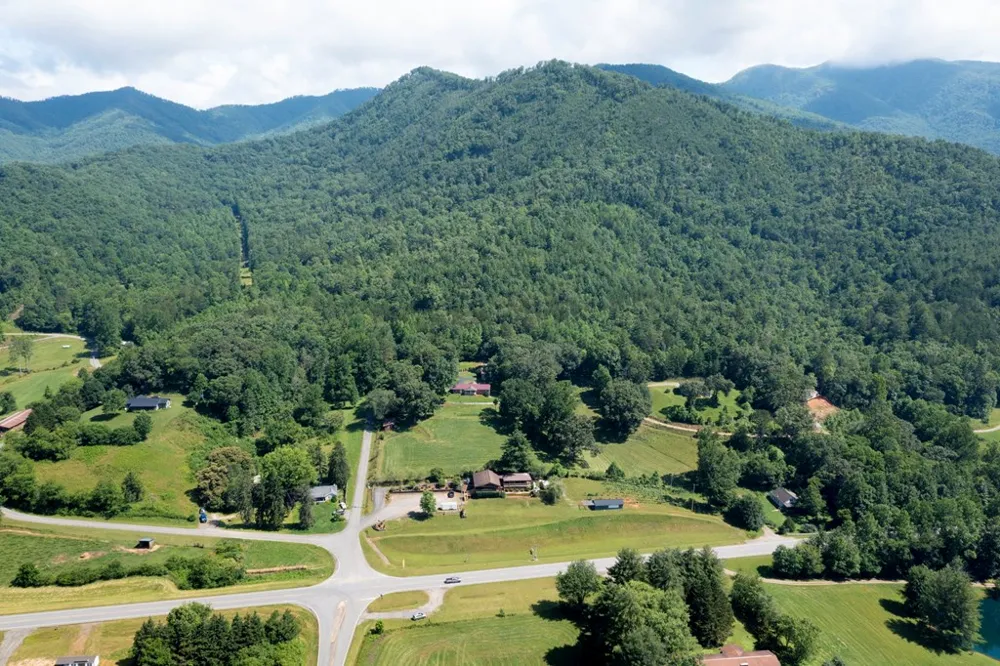 16 Lois Lane Hayesville, NC 28904