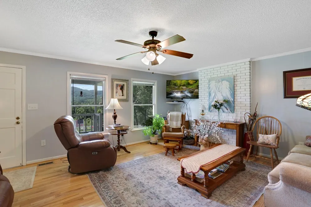 16 Lois Lane Hayesville, NC 28904