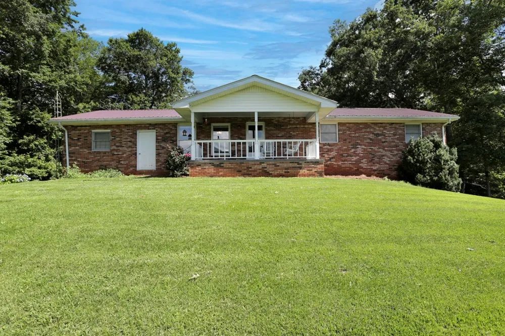 16 Lois Lane Hayesville, NC 28904