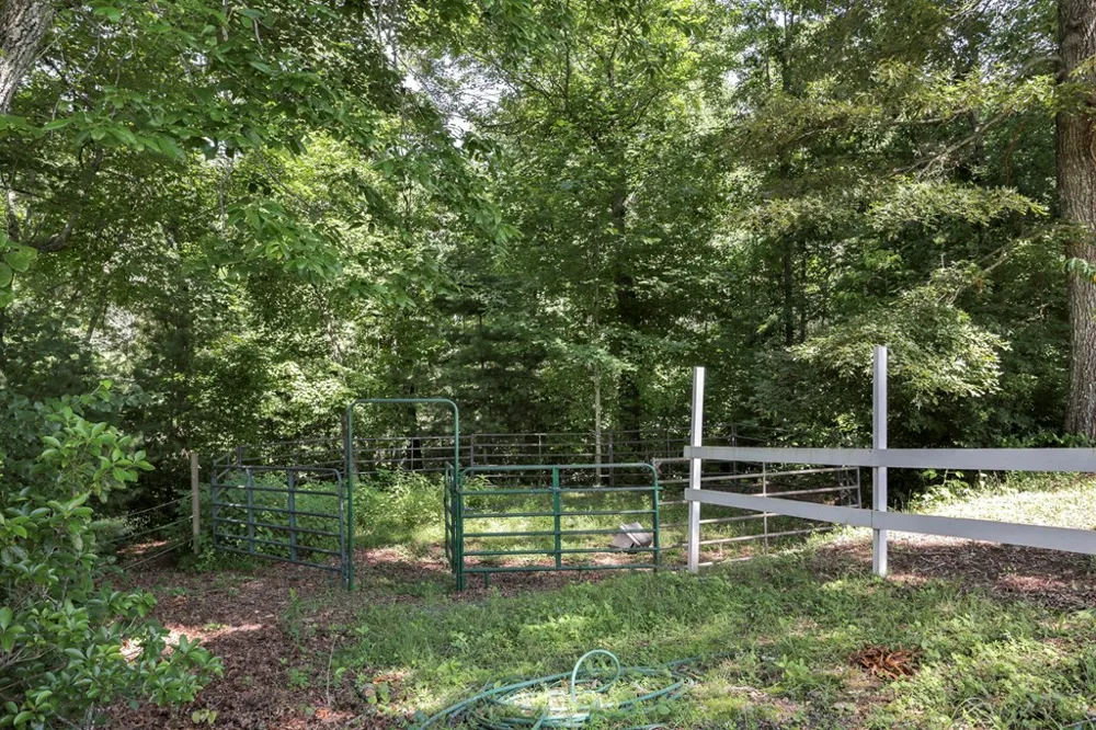 16 Lois Lane Hayesville, NC 28904
