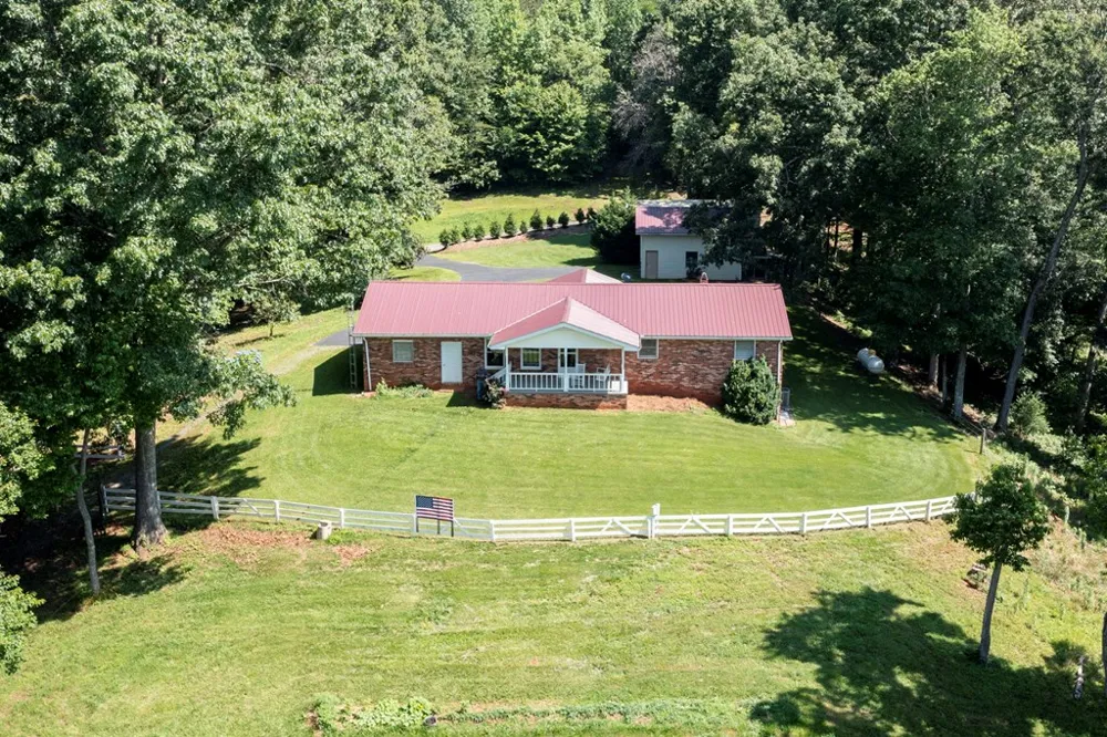 16 Lois Lane Hayesville, NC 28904