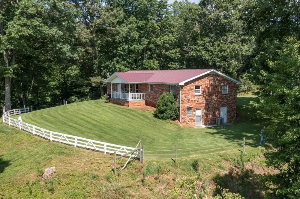 16 Lois Lane Hayesville, NC 28904