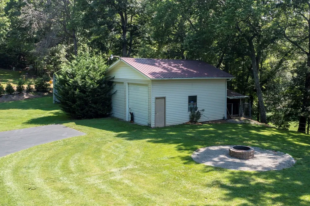 16 Lois Lane Hayesville, NC 28904