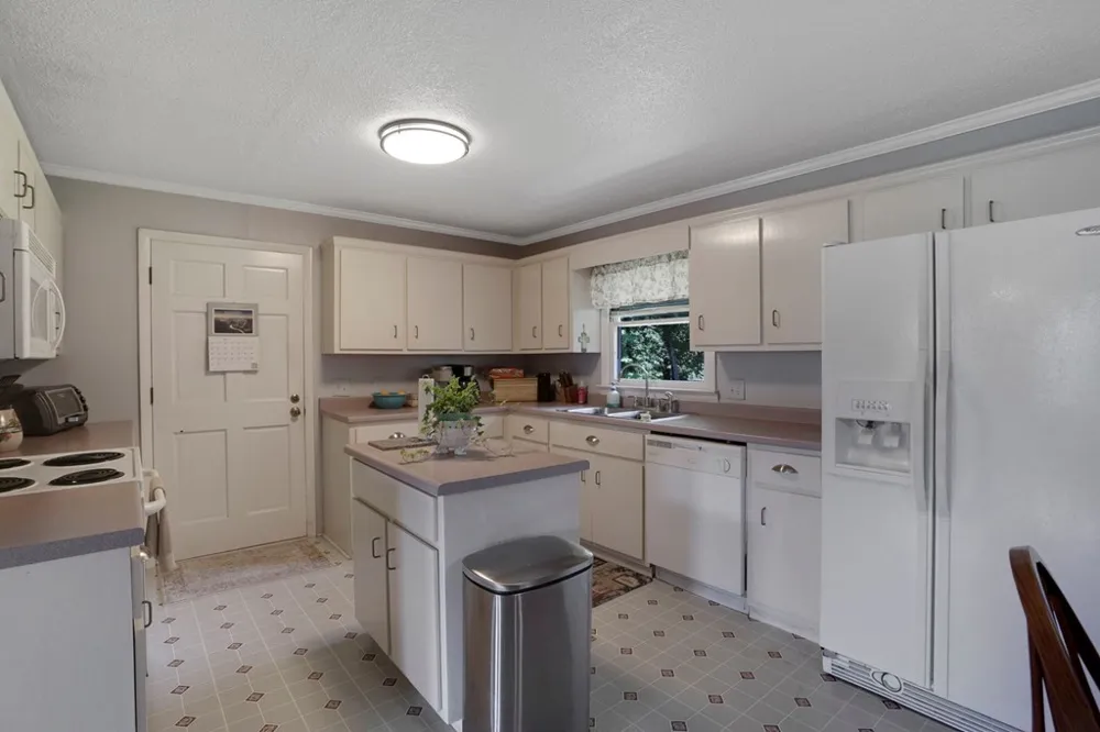 16 Lois Lane Hayesville, NC 28904