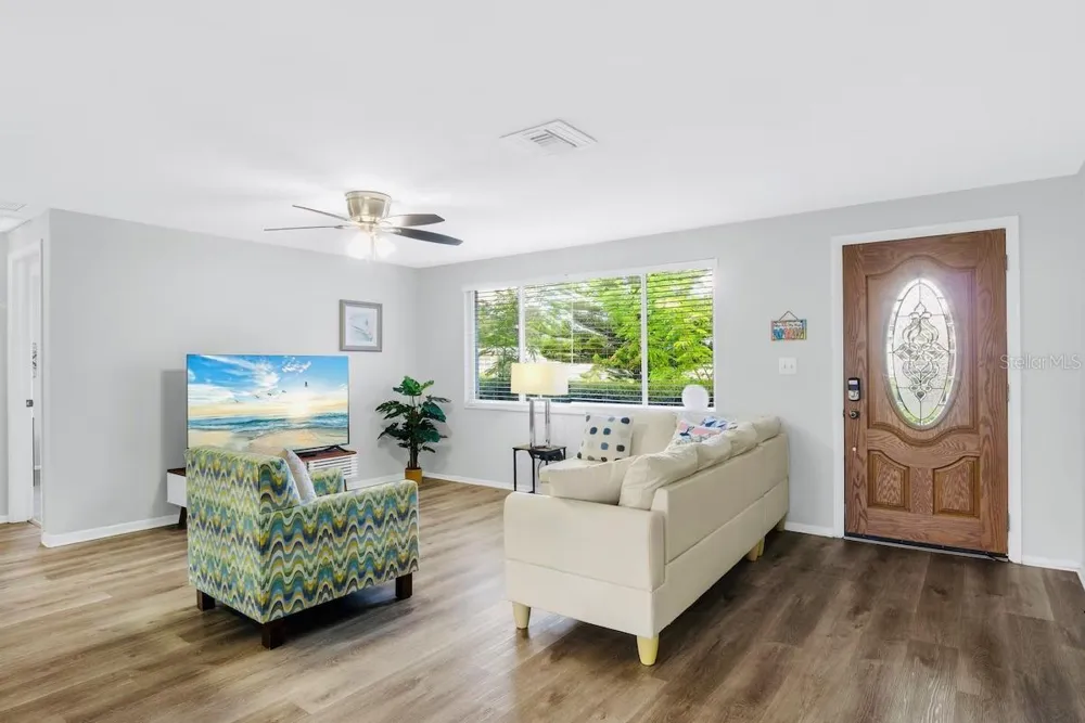 8628 MAGNOLIA DRIVE Seminole, FL 33777