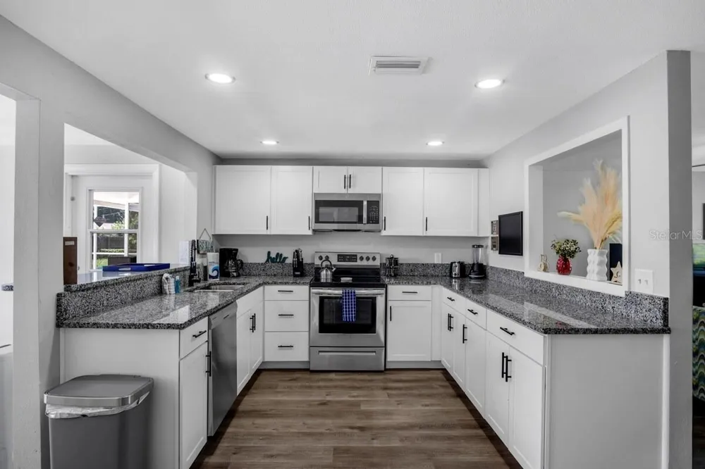 8628 MAGNOLIA DRIVE Seminole, FL 33777
