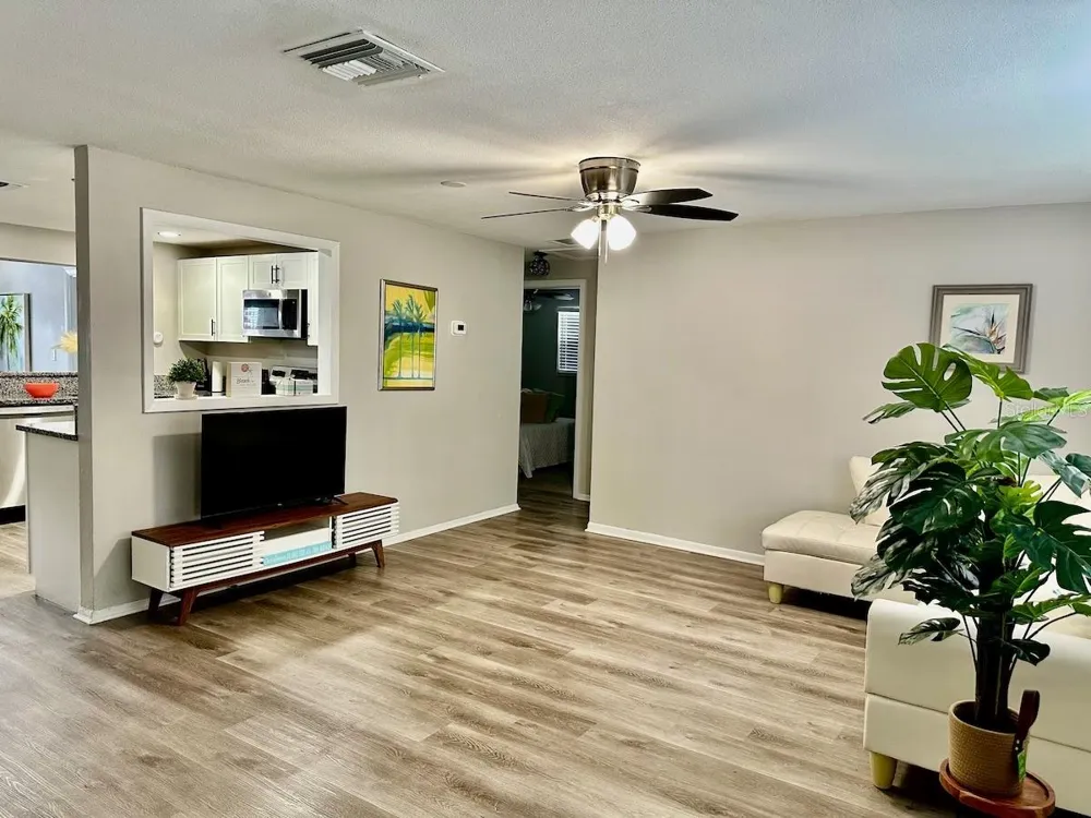 8628 MAGNOLIA DRIVE Seminole, FL 33777