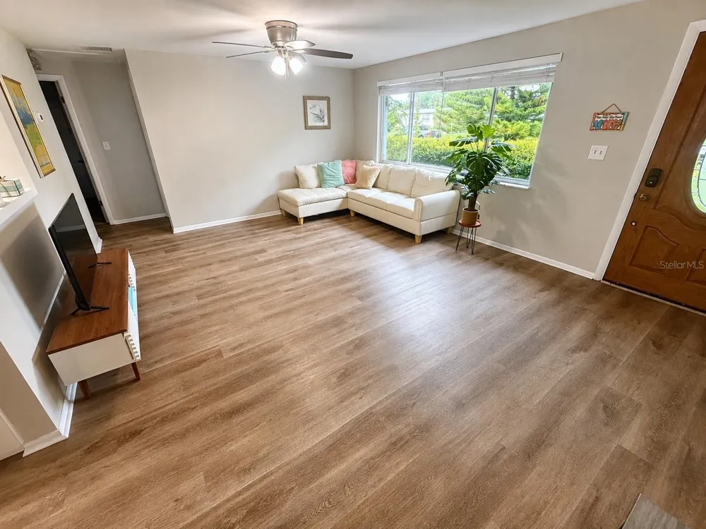 8628 MAGNOLIA DRIVE Seminole, FL 33777