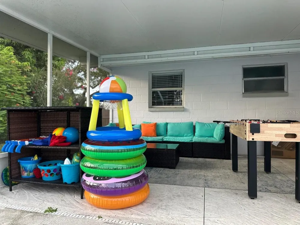 8628 MAGNOLIA DRIVE Seminole, FL 33777
