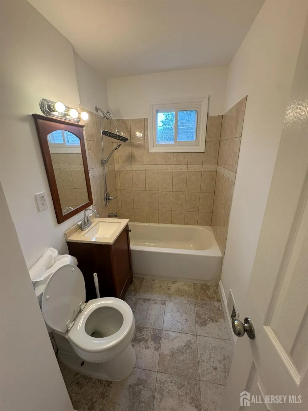 51 Kenwood Terrace Hamilton, NJ 08610