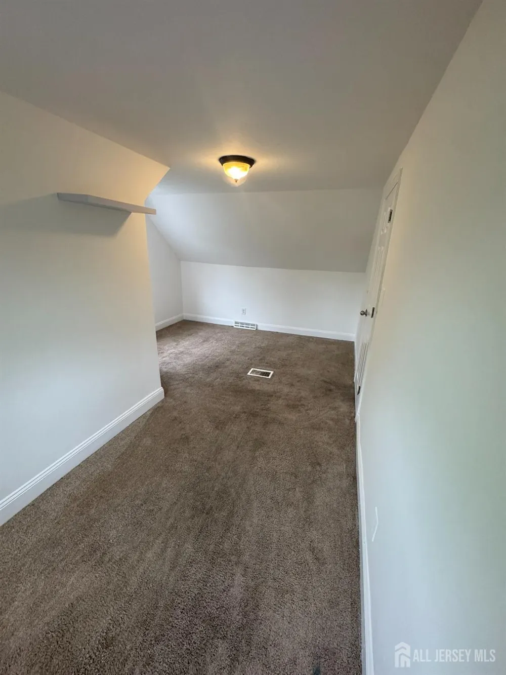 51 Kenwood Terrace Hamilton, NJ 08610