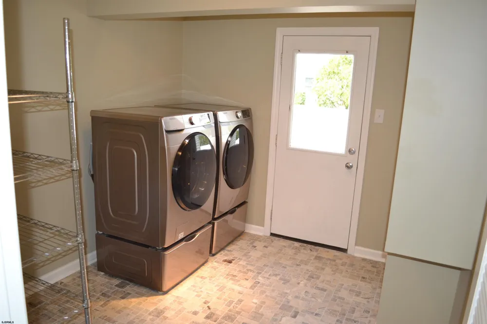 9 Saint Andrews Dr Northfield, NJ 08225