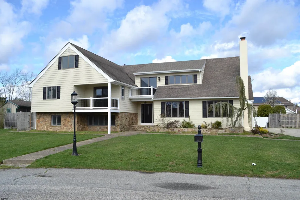 9 Saint Andrews Dr Northfield, NJ 08225