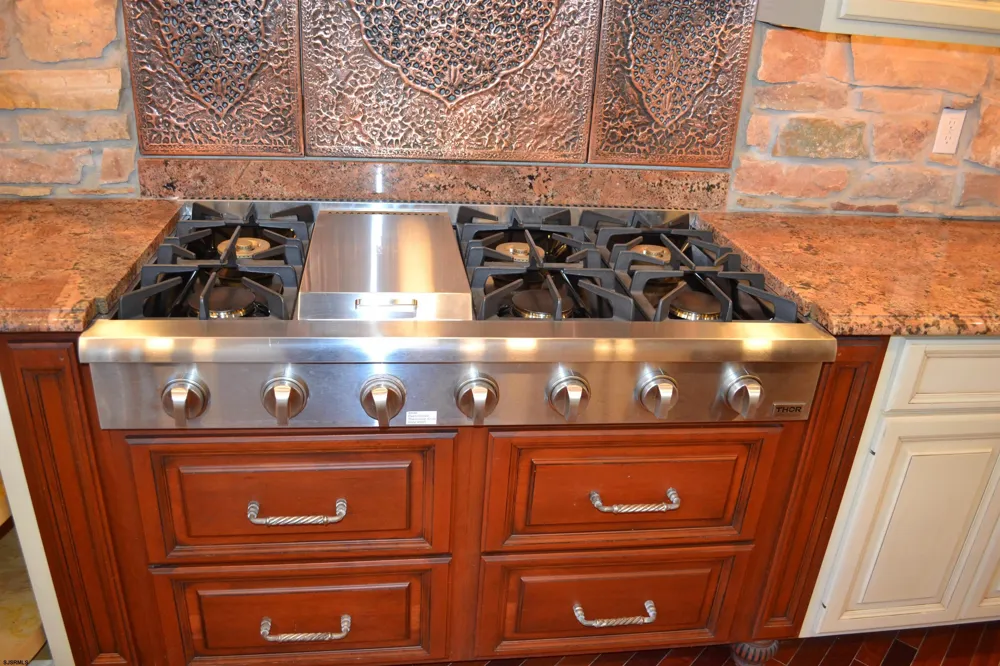 9 Saint Andrews Dr Northfield, NJ 08225