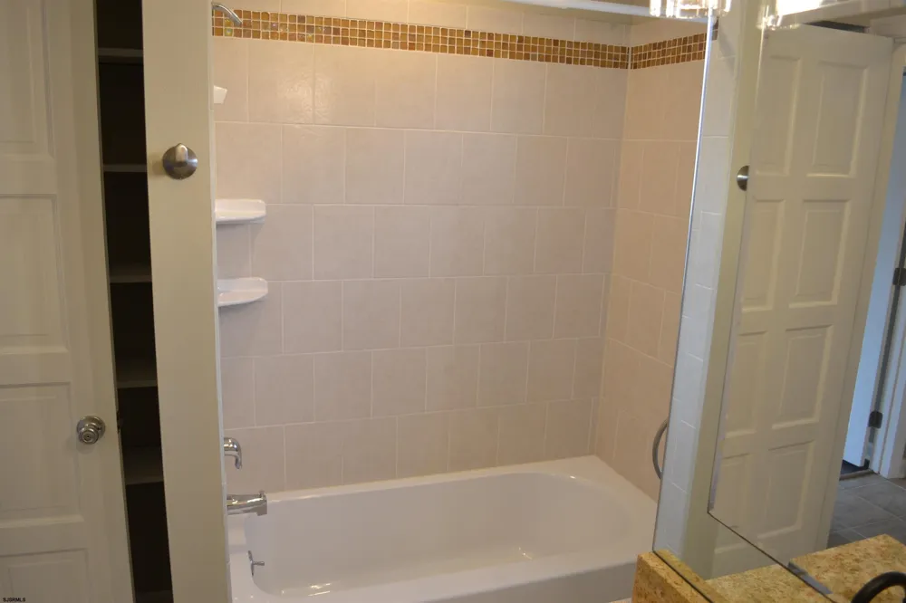 9 Saint Andrews Dr Northfield, NJ 08225