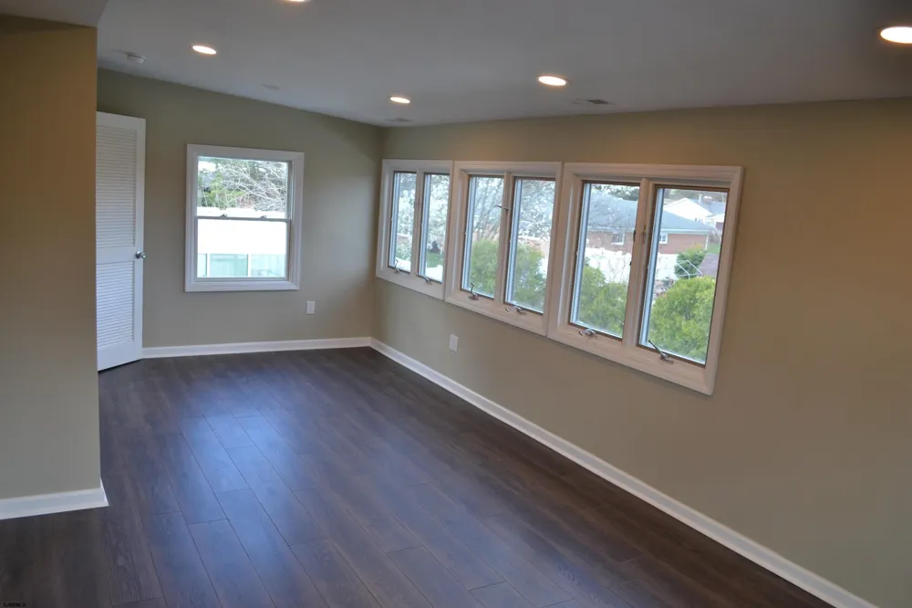 9 Saint Andrews Dr Northfield, NJ 08225