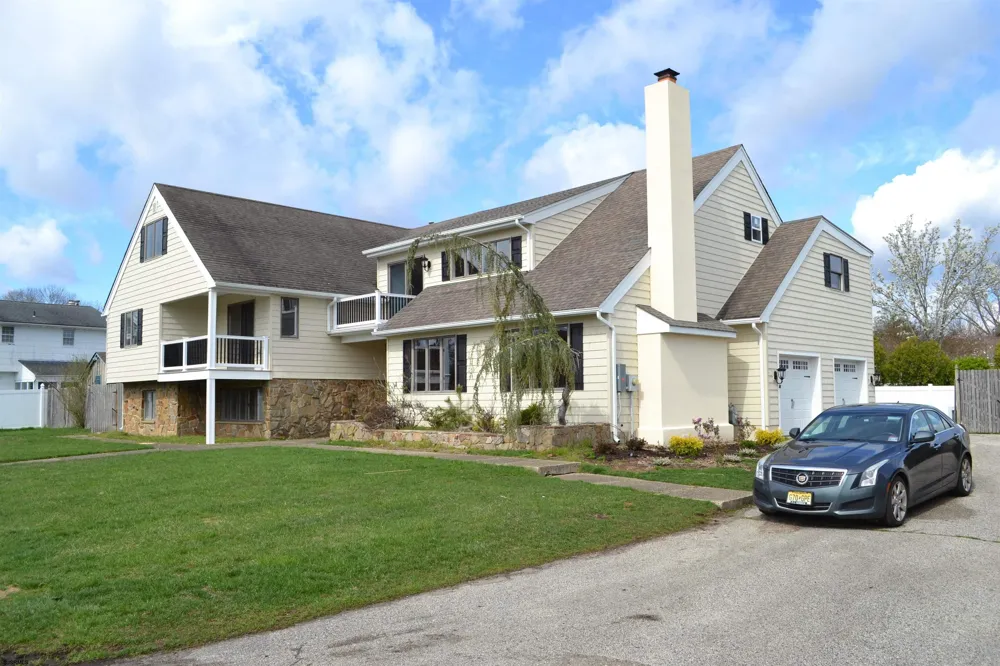 9 Saint Andrews Dr Northfield, NJ 08225