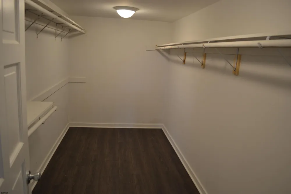 9 Saint Andrews Dr Northfield, NJ 08225
