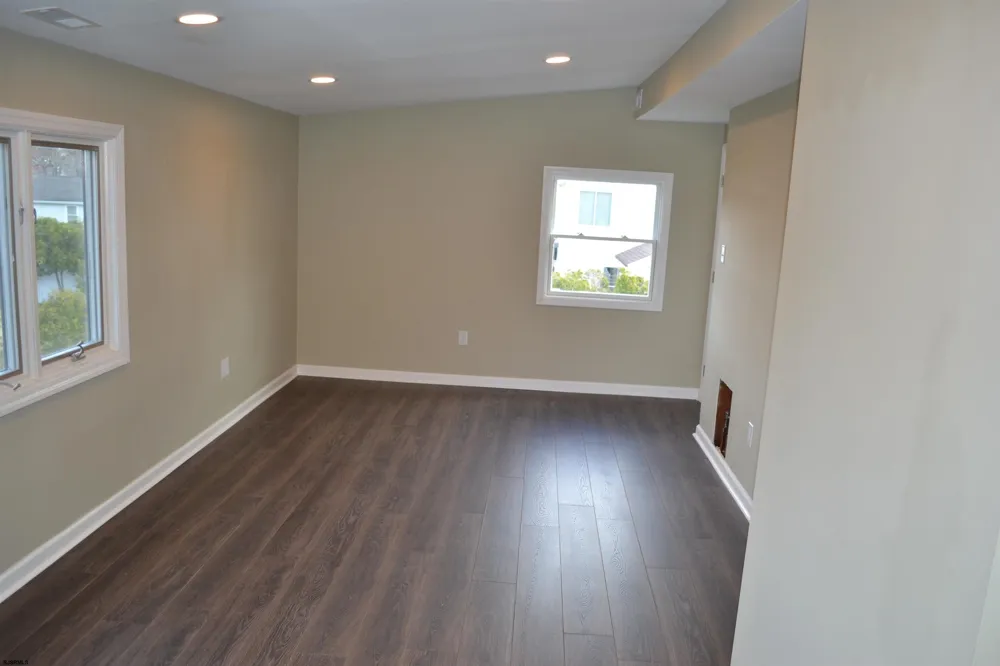9 Saint Andrews Dr Northfield, NJ 08225