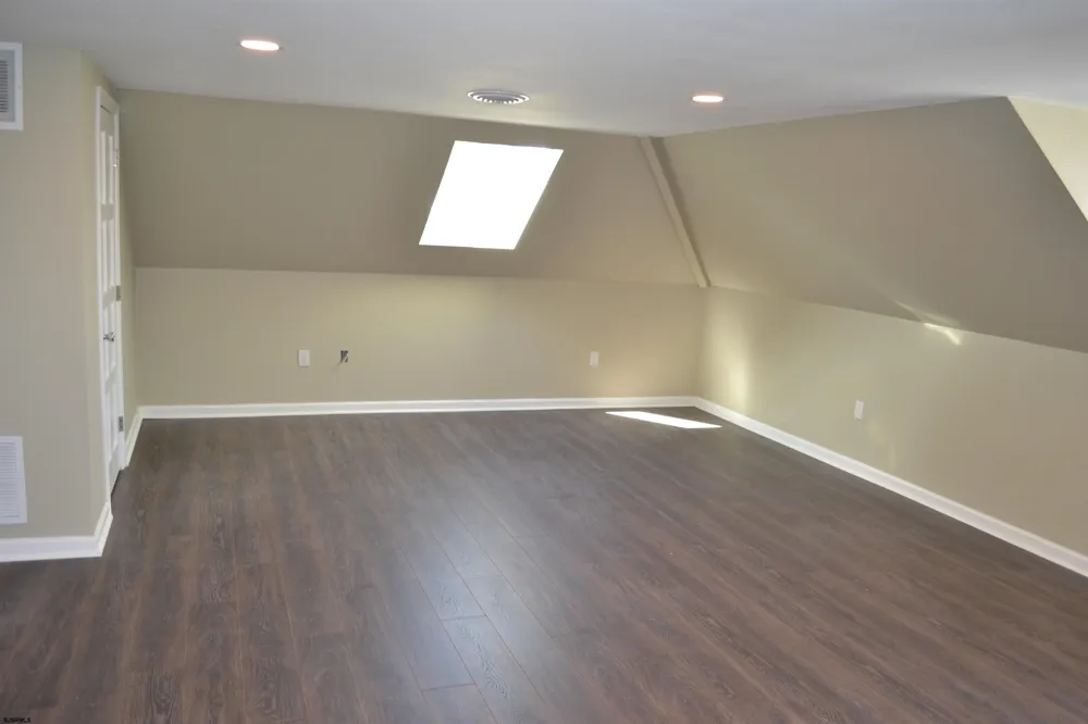 9 Saint Andrews Dr Northfield, NJ 08225