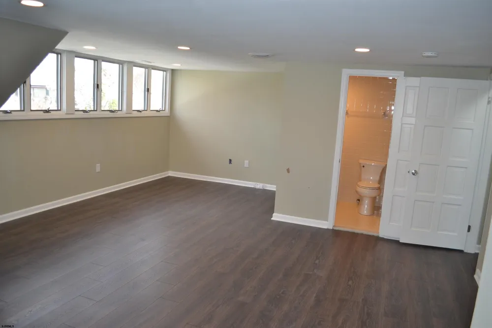 9 Saint Andrews Dr Northfield, NJ 08225