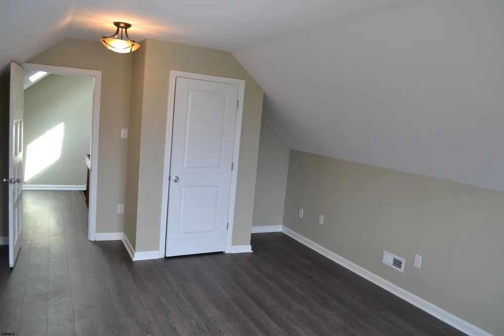 9 Saint Andrews Dr Northfield, NJ 08225