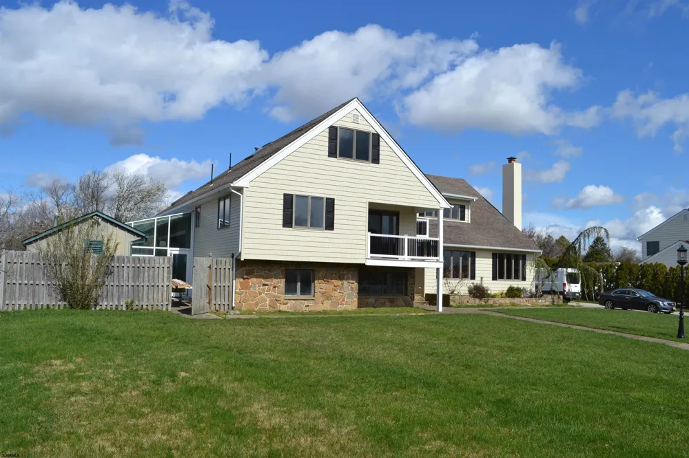 9 Saint Andrews Dr Northfield, NJ 08225