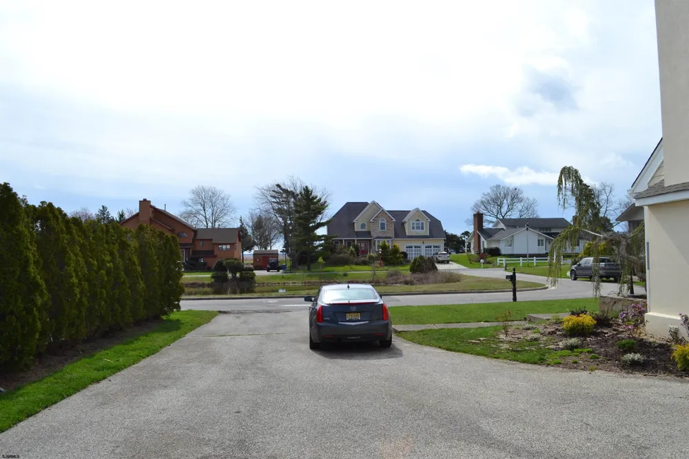 9 Saint Andrews Dr Northfield, NJ 08225