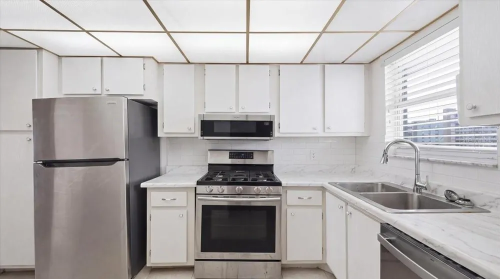 5925 SHORE BOULEVARD S #302 Gulfport, FL 33707