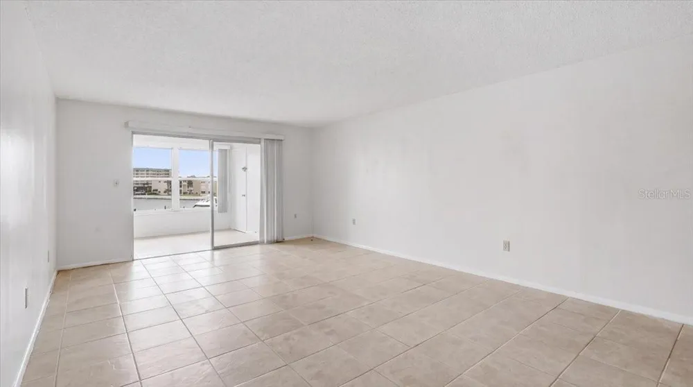 5925 SHORE BOULEVARD S #302 Gulfport, FL 33707