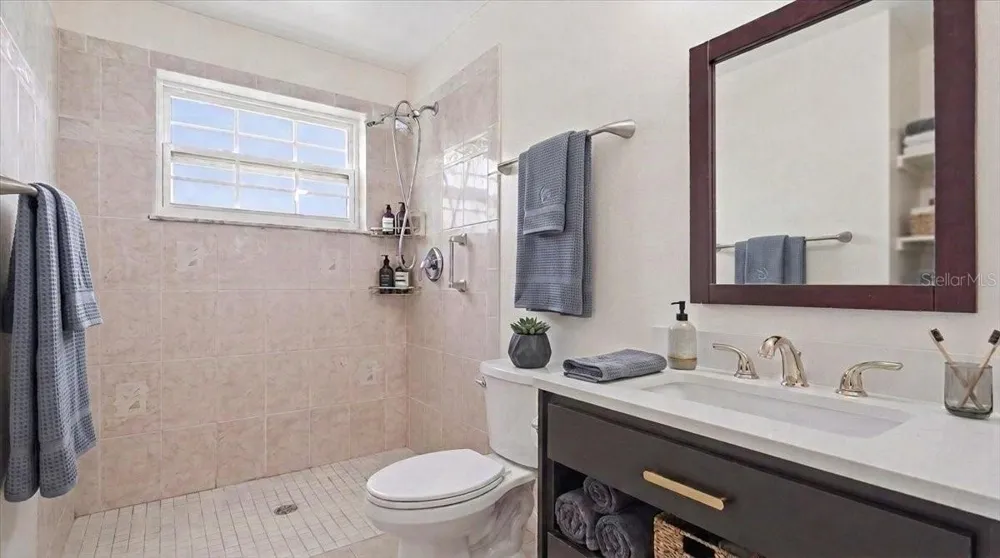 5925 SHORE BOULEVARD S #302 Gulfport, FL 33707