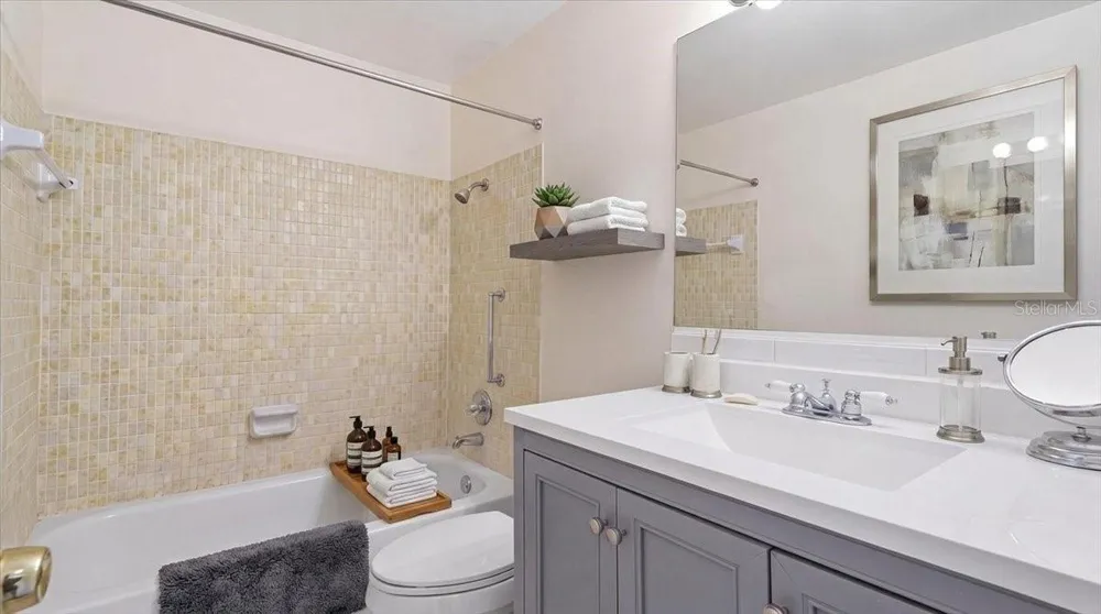 5925 SHORE BOULEVARD S #302 Gulfport, FL 33707