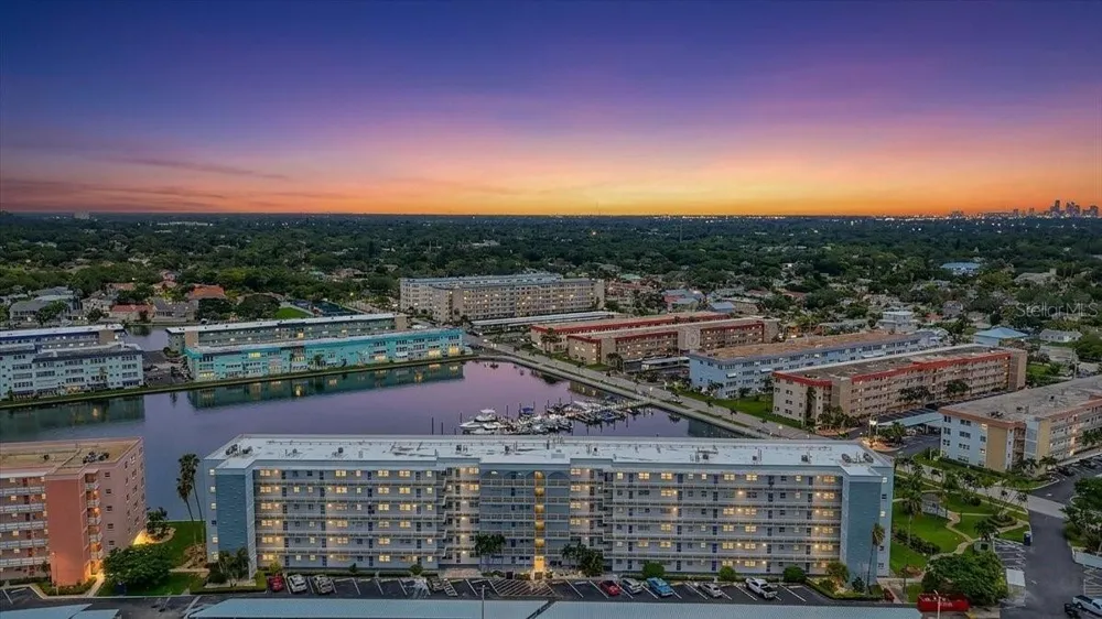 5925 SHORE BOULEVARD S #302 Gulfport, FL 33707