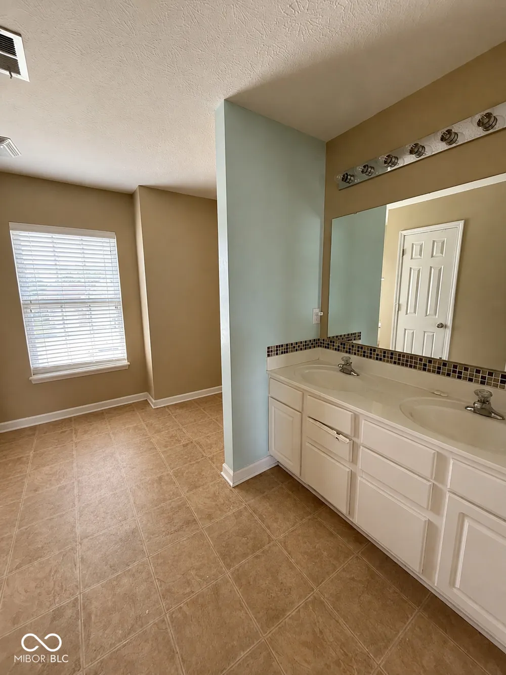 5798 W Glenview Drive McCordsville, IN 46055