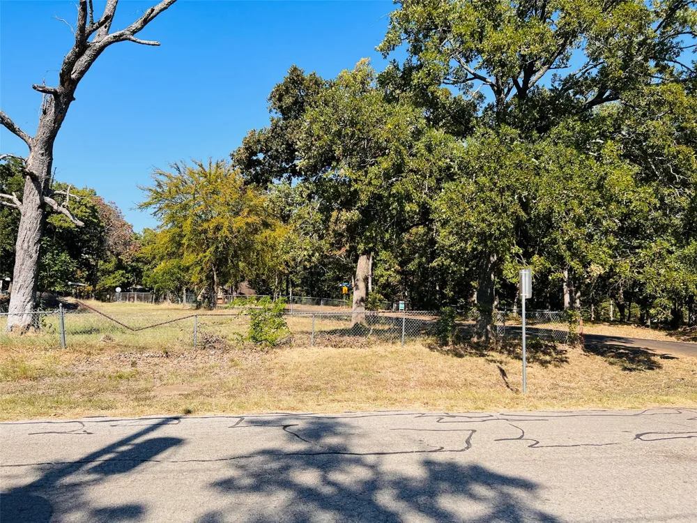 123 Paseo Patricia Street Gun Barrel City, TX 75156