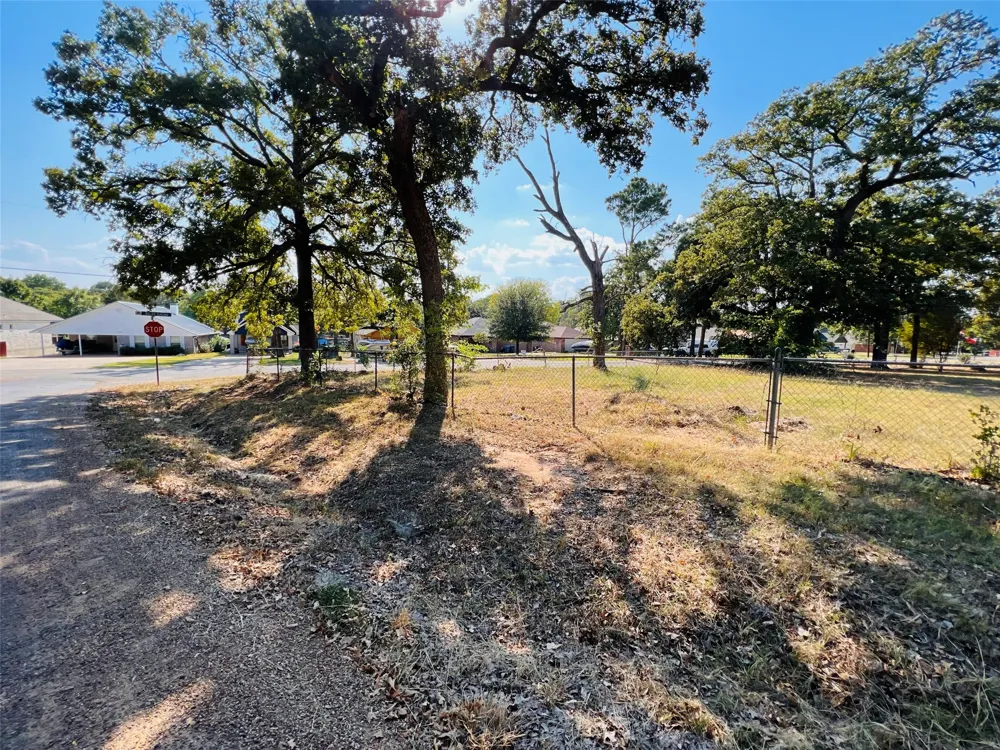 123 Paseo Patricia Street Gun Barrel City, TX 75156