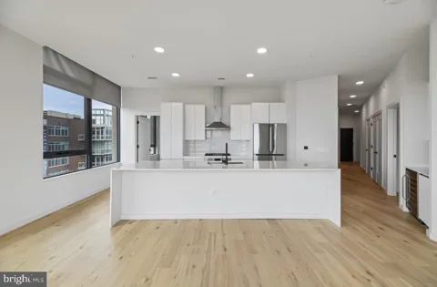 3130 POTOMAC AVENUE #PH1